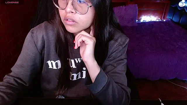 Snapshot of MidoriQuiinn chatting on 7, 4, 2026 MidoriQuiinn online show from 7, 4, 2026