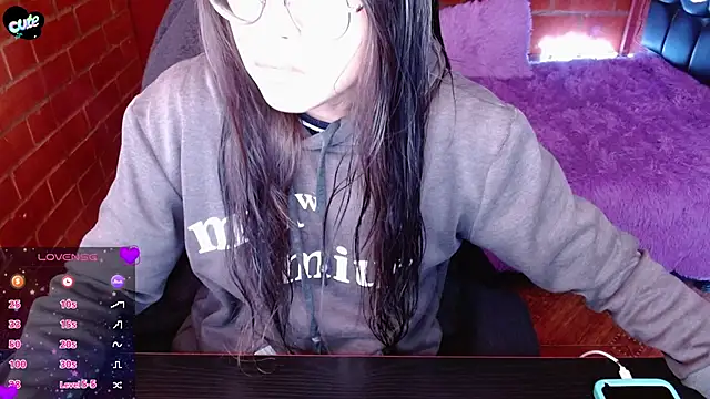 Snapshot of MidoriQuiinn chatting on 8, 4, 2026 MidoriQuiinn online show from 8, 4, 2026