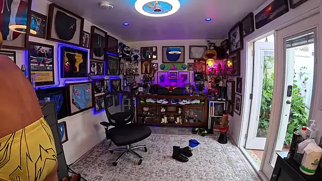 Snapshot of Briefs_bud chatting on 13, 9, 2025 Briefs bud online show from 13, 9, 2025