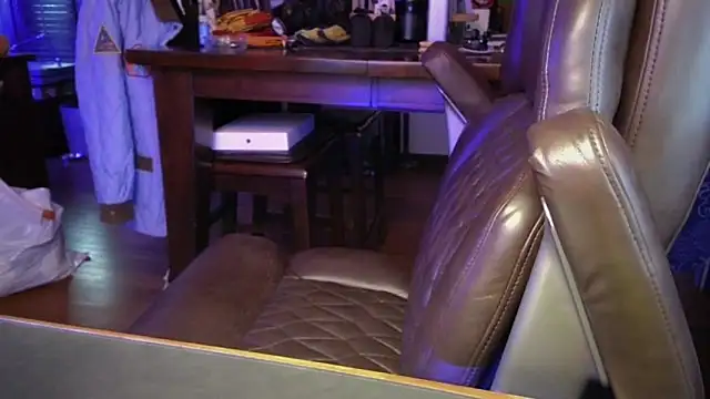 Snapshot of Briefs_bud chatting on 12, 11, 2025 Briefs bud online show from 12, 11, 2025