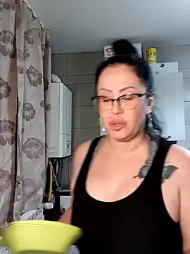 Snapshot of x__KHALEESI__x chatting on 5, 1, 2025 x KHALEESI x online show from 5, 1, 2025