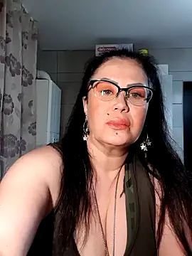 Snapshot of x__KHALEESI__x chatting on 11, 1, 2025 x KHALEESI x online show from 11, 1, 2025