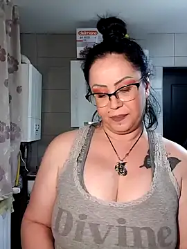 Snapshot of x__KHALEESI__x chatting on 21, 1, 2025 x KHALEESI x online show from 21, 1, 2025