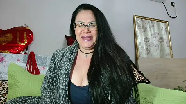 Snapshot of x__KHALEESI__x chatting on 12, 3, 2025 x KHALEESI x online show from 12, 3, 2025