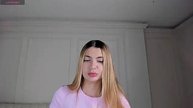 NiaHolland online show from 25, 4, 2026