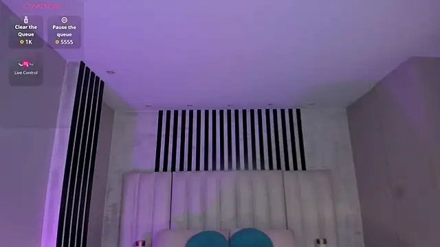 NiaHolland online show from 12, 7, 2026