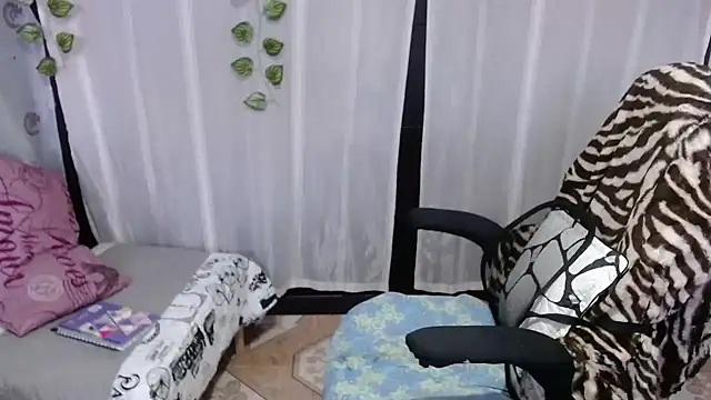 Snapshot of Sonialorens_ chatting on 1, 2, 2025 Sonialorens  online show from 1, 2, 2025