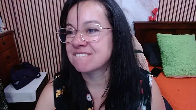 Snapshot of Sonialorens_ chatting on 17, 10, 2025 Sonialorens  online show from 17, 10, 2025