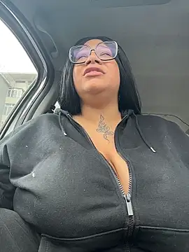 Snapshot of IamSashaLuv chatting on 18, 12, 2025 IamSashaLuv online show from 18, 12, 2025