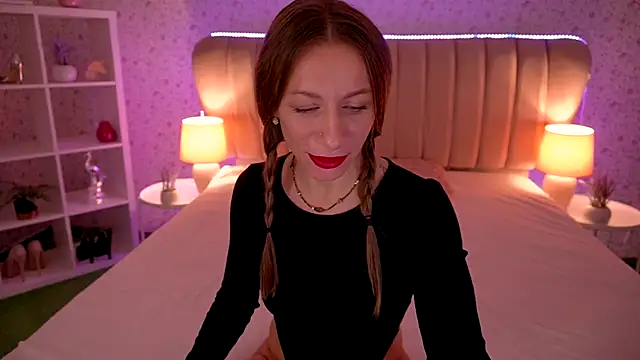 Snapshot of MirandaHobbs chatting on 30, 11, 2025 MirandaHobbs online show from 30, 11, 2025