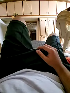 Snapshot of vansh1802 chatting on 16, 11, 2025 vansh1802 online show from 16, 11, 2025