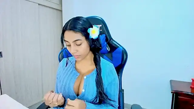 Snapshot of sophiax-x chatting on 17, 12, 2025 sophiax-x online show from 17, 12, 2025