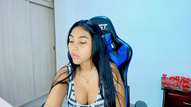 Snapshot of sophiax-x chatting on 20, 12, 2025 sophiax-x online show from 20, 12, 2025