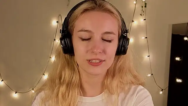 Snapshot of berrry_girl chatting on 3, 7, 2026 berrry girl online show from 3, 7, 2026