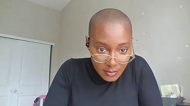 Snapshot of HoneyDripHer chatting on 31, 10, 2025 HoneyDripHer online show from 31, 10, 2025