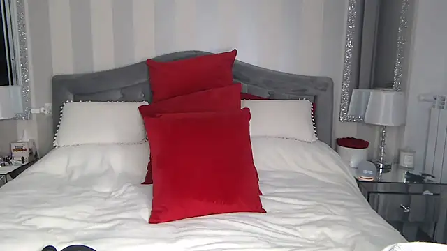 LuanaColucci online show from 12, 2, 2026