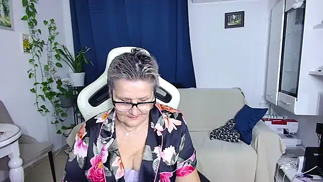 Selenna57 online show from 9, 2, 2026