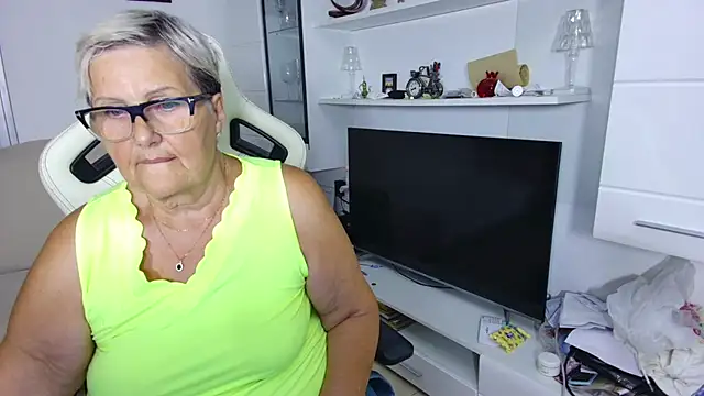 Snapshot of Selenna57 chatting on 5, 7, 2026 Selenna57 online show from 5, 7, 2026