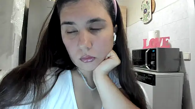 MiaMarrone online show from 13, 11, 2025