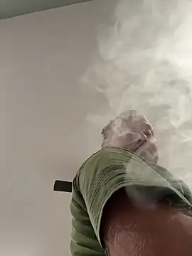 Snapshot of smokeymt420 chatting on 6, 4, 2026 smokeymt420 online show from 6, 4, 2026