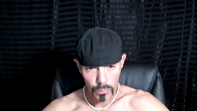 Snapshot of ThickD2C chatting on 10, 2, 2025 ThickD2C online show from 10, 2, 2025