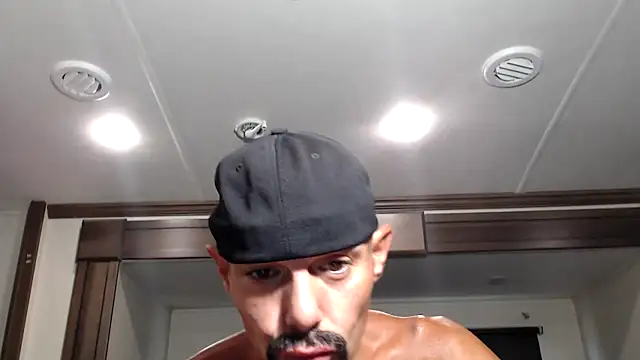 Snapshot of ThickD2C chatting on 2, 10, 2025 ThickD2C online show from 2, 10, 2025
