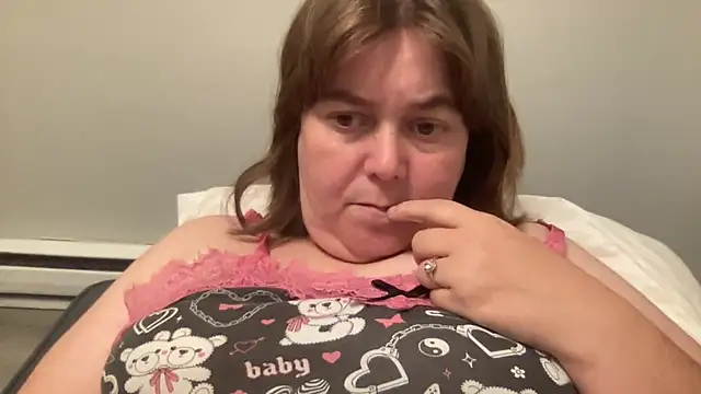 Snapshot of ParisNova chatting on 25, 10, 2025 ParisNova online show from 25, 10, 2025