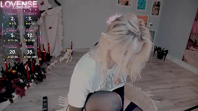 Careful i bite online show from 3, 11, 2025