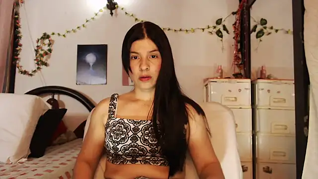 Estefani 32 online show from 13, 9, 2025