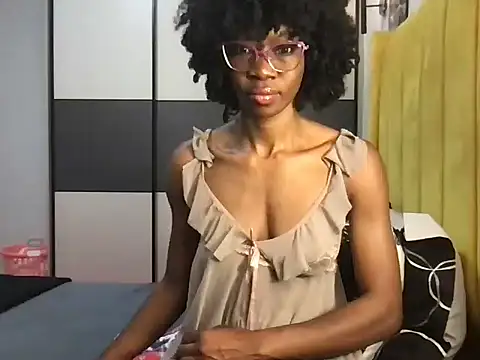 Snapshot of choco_petite chatting on 2, 3, 2025 choco petite online show from 2, 3, 2025