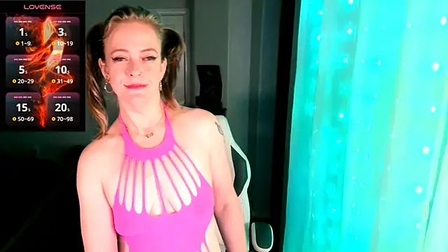 Snapshot of britteebee chatting on 8, 10, 2025 britteebee online show from 8, 10, 2025