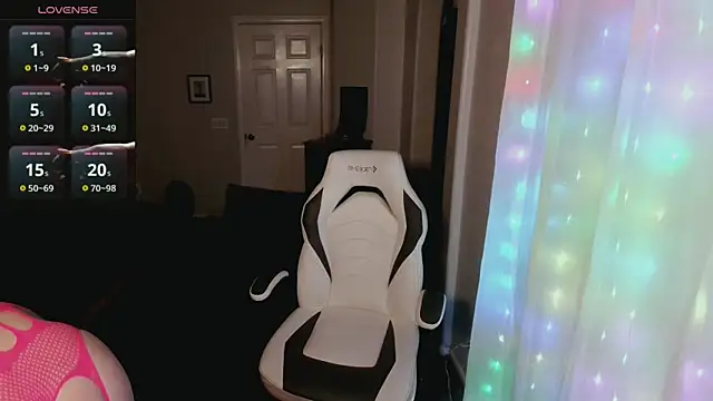 Snapshot of britteebee chatting on 25, 11, 2025 britteebee online show from 25, 11, 2025