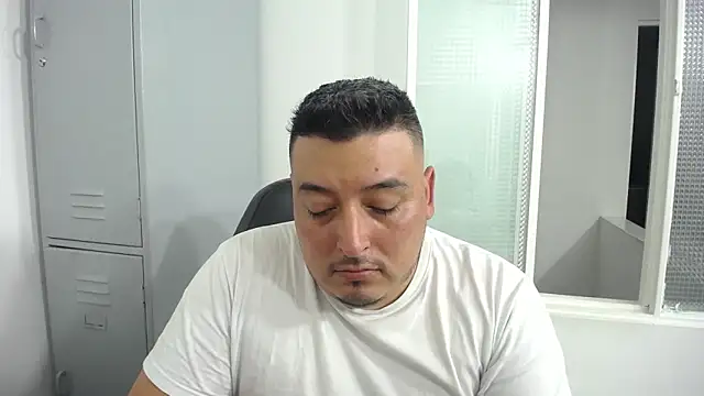 Snapshot of antonycruz chatting on 14, 11, 2025 antonycruz online show from 14, 11, 2025