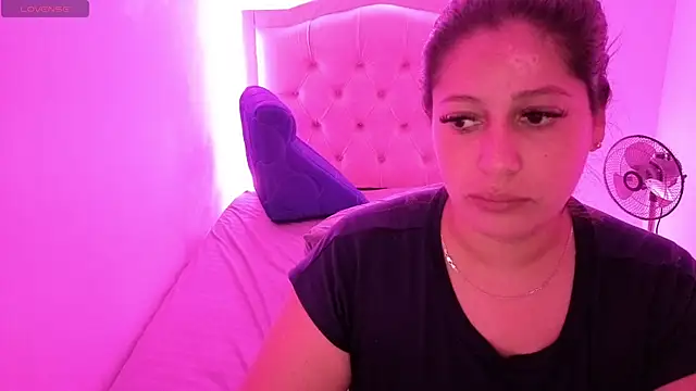 Snapshot of Nazlyy30 chatting on 4, 10, 2025 Nazlyy30 online show from 4, 10, 2025