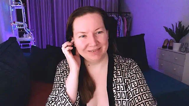 GoddessLara online show from 1, 2, 2025
