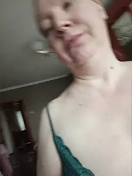 Snapshot of GoddessLara chatting on 13, 5, 2026 GoddessLara online show from 13, 5, 2026