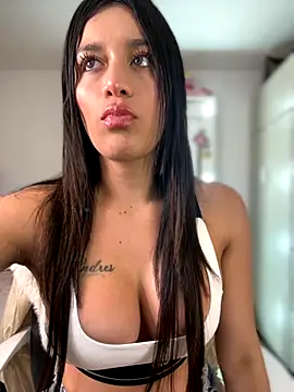 Emmily 19 online show from 19, 9, 2025