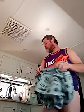 Snapshot of EZYves chatting on 8, 11, 2025 EZYves online show from 8, 11, 2025