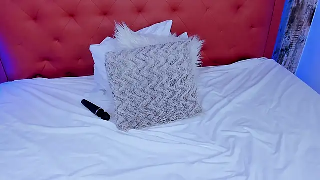 olivia love  online show from 19, 3, 2025