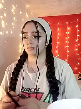 Snapshot of IvonneT chatting on 31, 1, 2025 IvonneT online show from 31, 1, 2025