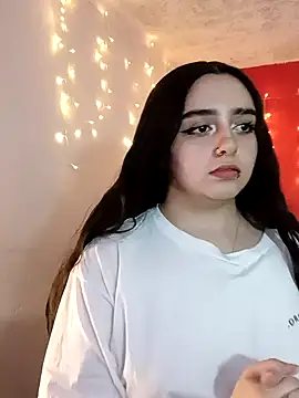 Snapshot of IvonneT chatting on 5, 2, 2025 IvonneT online show from 5, 2, 2025