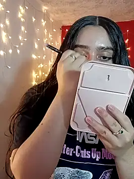 Snapshot of IvonneT chatting on 7, 2, 2025 IvonneT online show from 7, 2, 2025