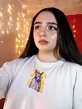 Snapshot of IvonneT chatting on 1, 3, 2025 IvonneT online show from 1, 3, 2025