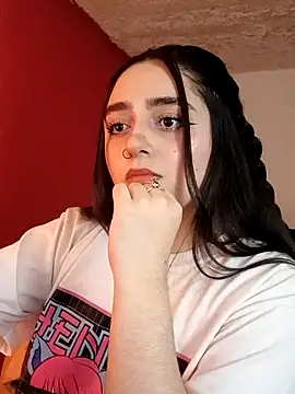 Snapshot of IvonneT chatting on 9, 11, 2025 IvonneT online show from 9, 11, 2025