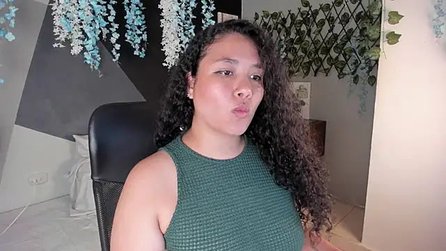 Snapshot of alixon_fiore5 chatting on 23, 4, 2026 alixon fiore5 online show from 23, 4, 2026