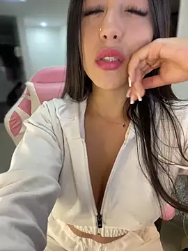 MiaJones21 online show from 2, 2, 2025