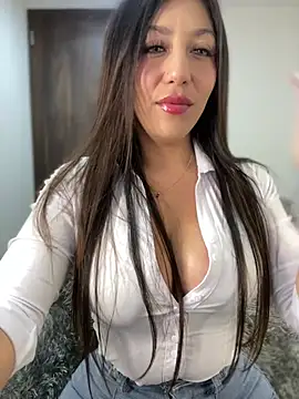 Snapshot of MiaJones21 chatting on 5, 5, 2026 MiaJones21 online show from 5, 5, 2026