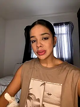 Snapshot of trianawhite chatting on 23, 9, 2025 trianawhite online show from 23, 9, 2025