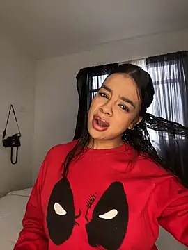 Snapshot of trianawhite chatting on 14, 10, 2025 trianawhite online show from 14, 10, 2025