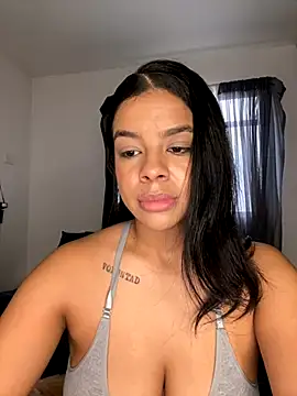 Snapshot of trianawhite chatting on 28, 11, 2025 trianawhite online show from 28, 11, 2025